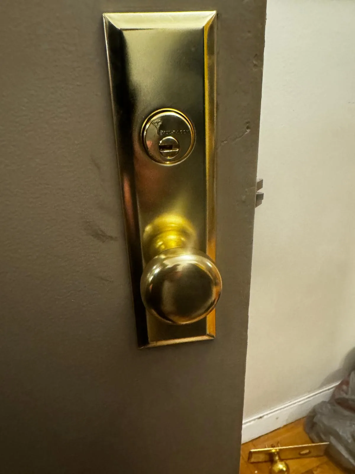 Professionally finished brass entry door lockset