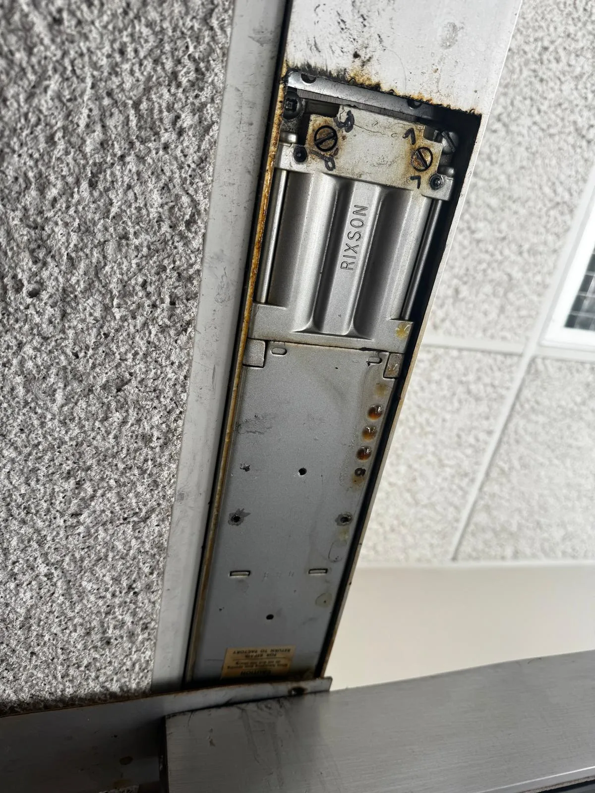 Commercial floor door closer housing