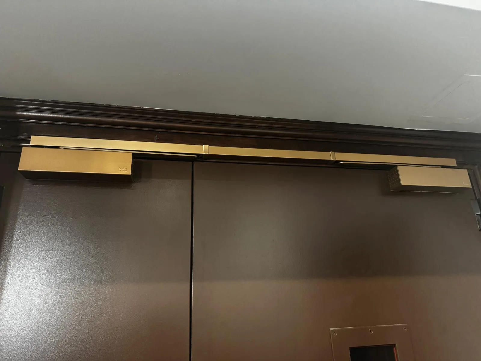 Concealed overhead door closer