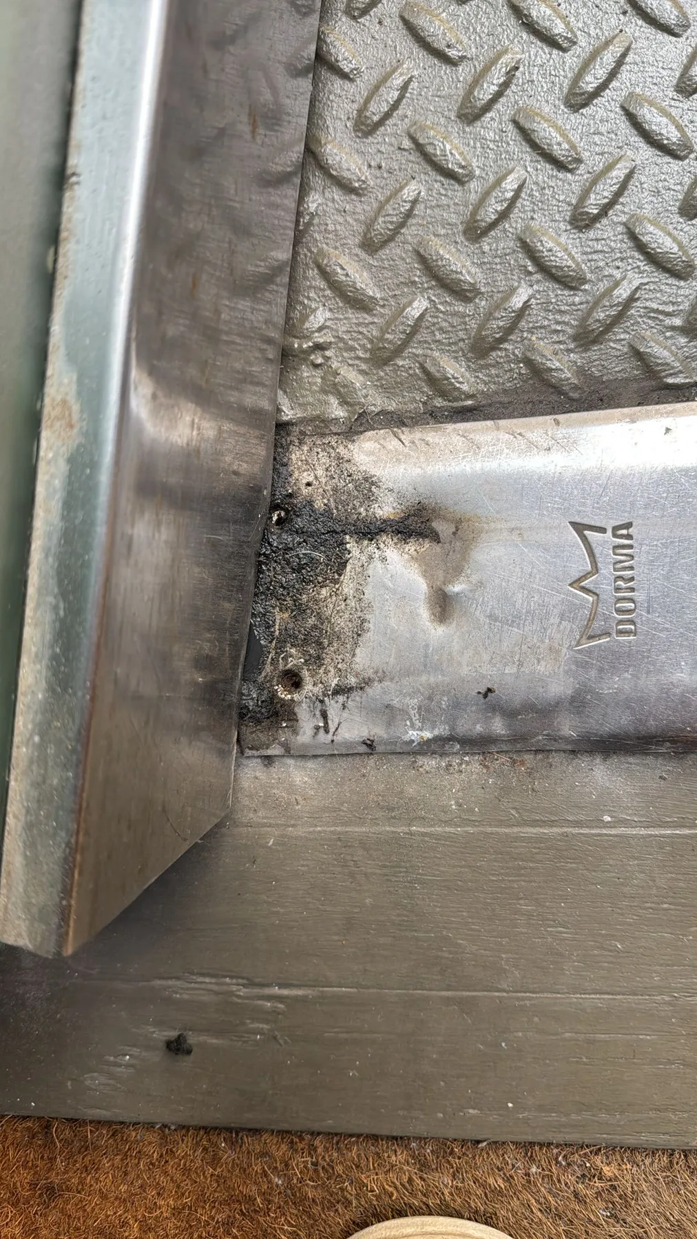 Floor door closer pivot opening