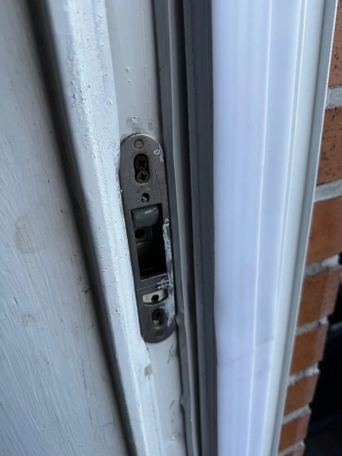 Sliding door side lock mechanism