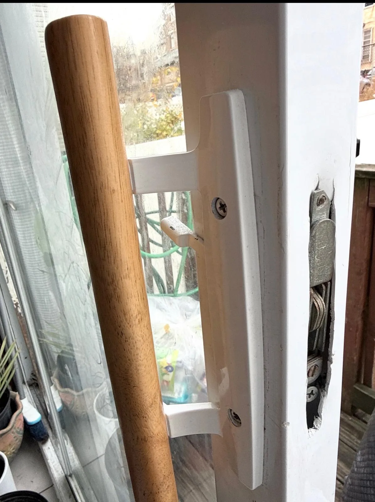 Sliding patio door lockset